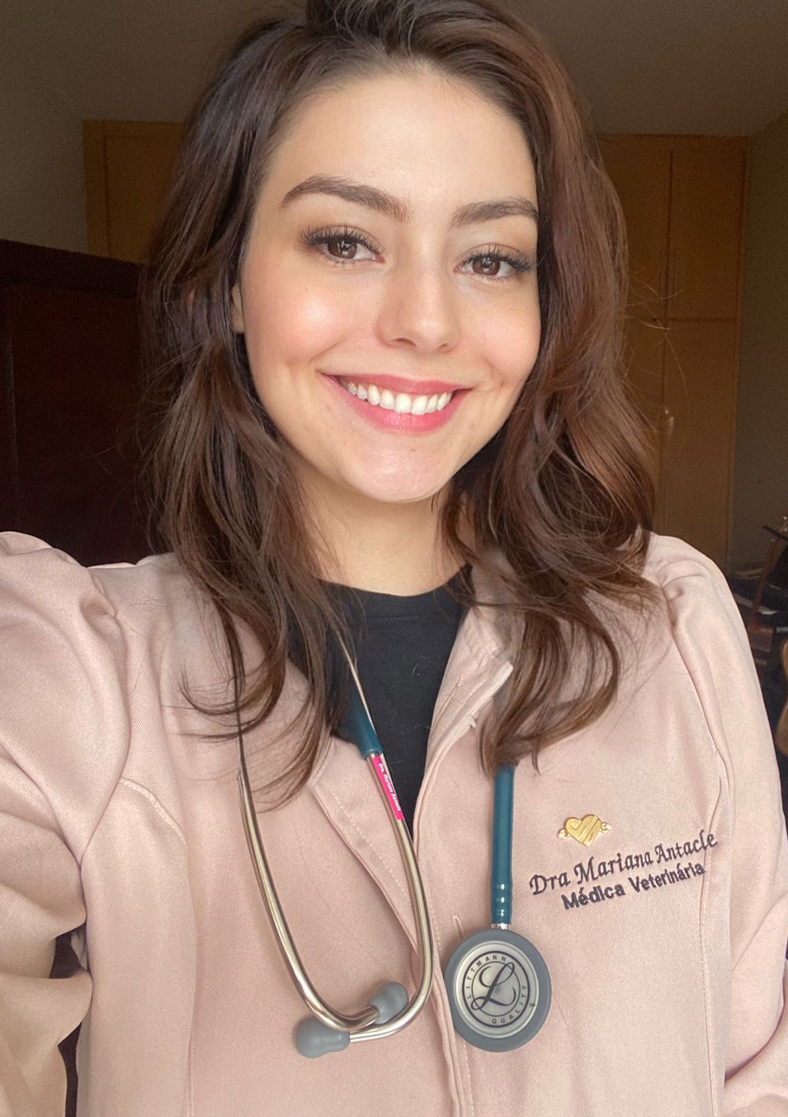 Dra. Mariana Antacle — Médica Veterinária